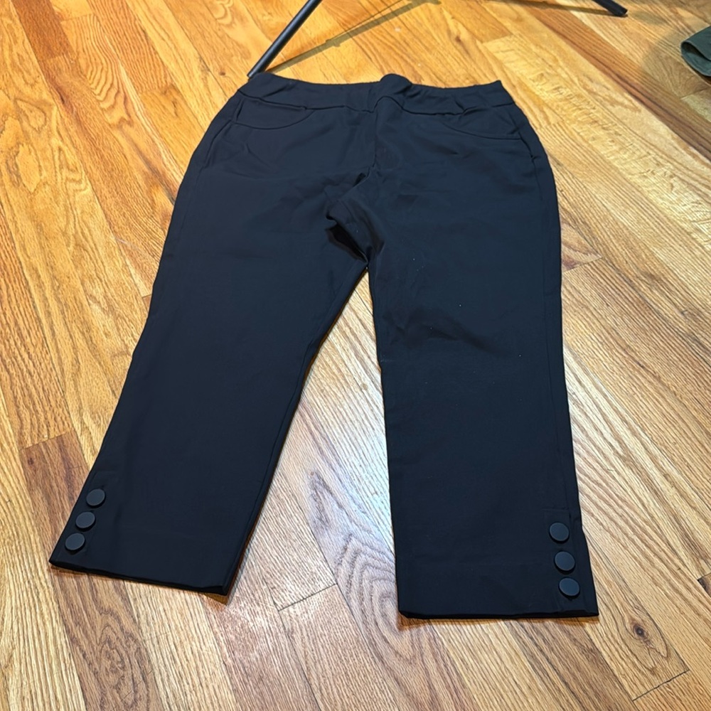 Soft Surroundings Black Capri pants size PM